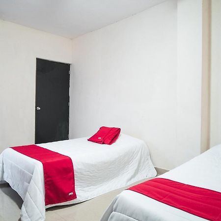 Oyo Hotel Home Express 툭스틀라 외부 사진
