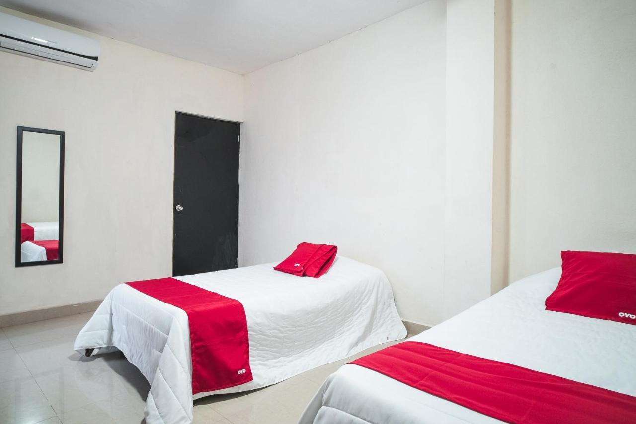 Oyo Hotel Home Express 툭스틀라 외부 사진