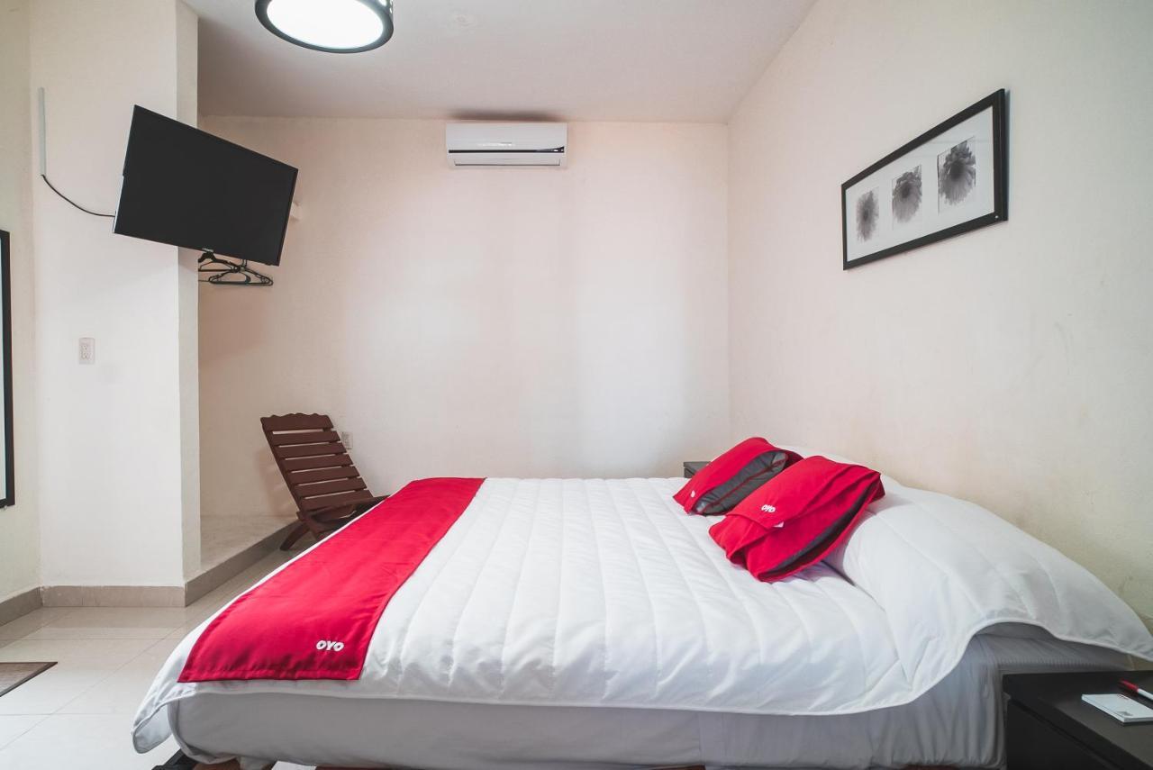 Oyo Hotel Home Express 툭스틀라 외부 사진